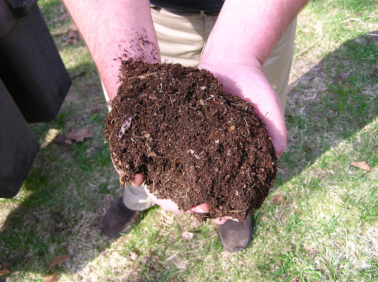 how-to-make-compost-at-home-using-compost-pit-kitchen-home-gardener